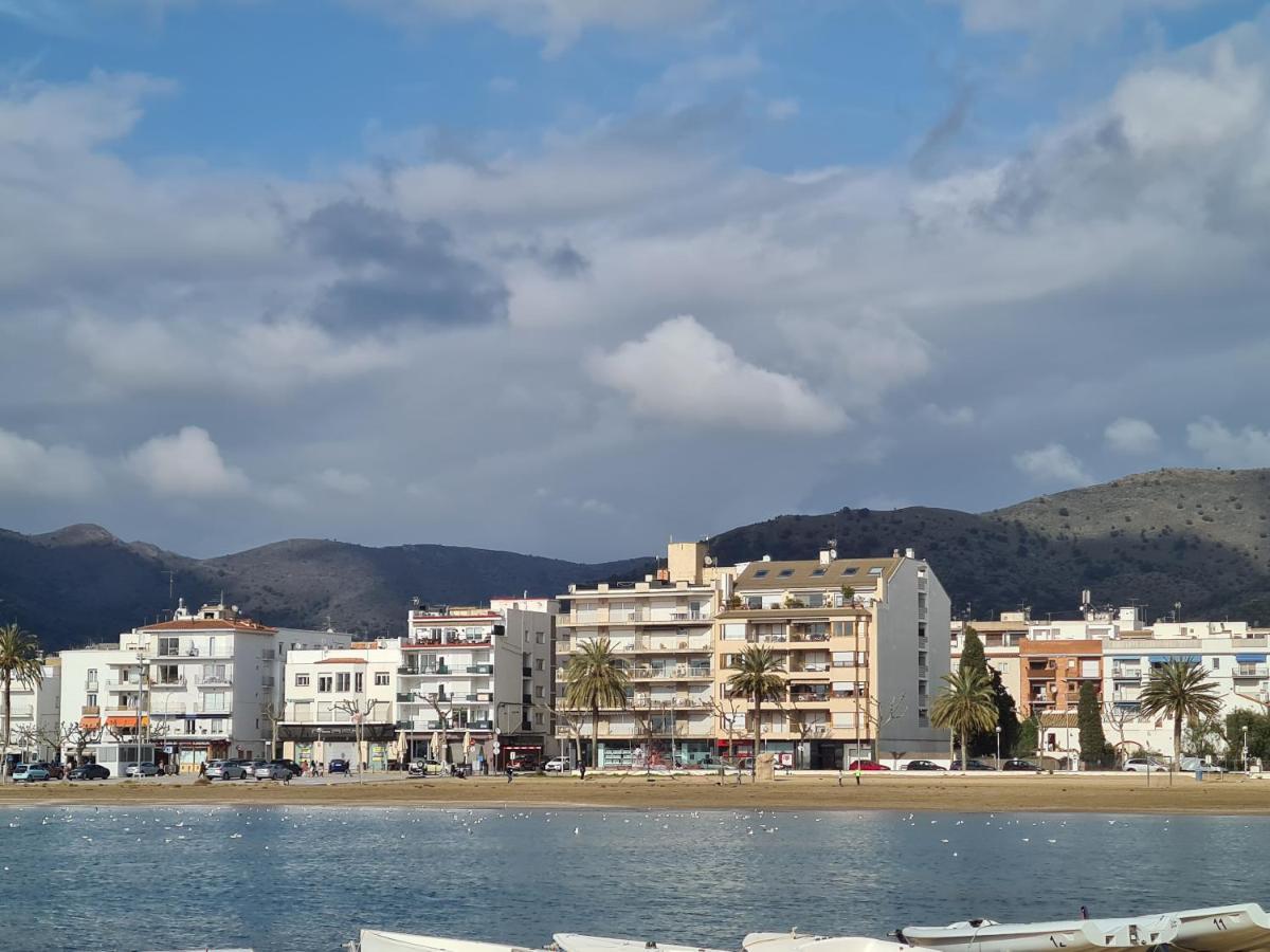Acogedor Apartamento Vistas Al Mar Roses Exterior foto